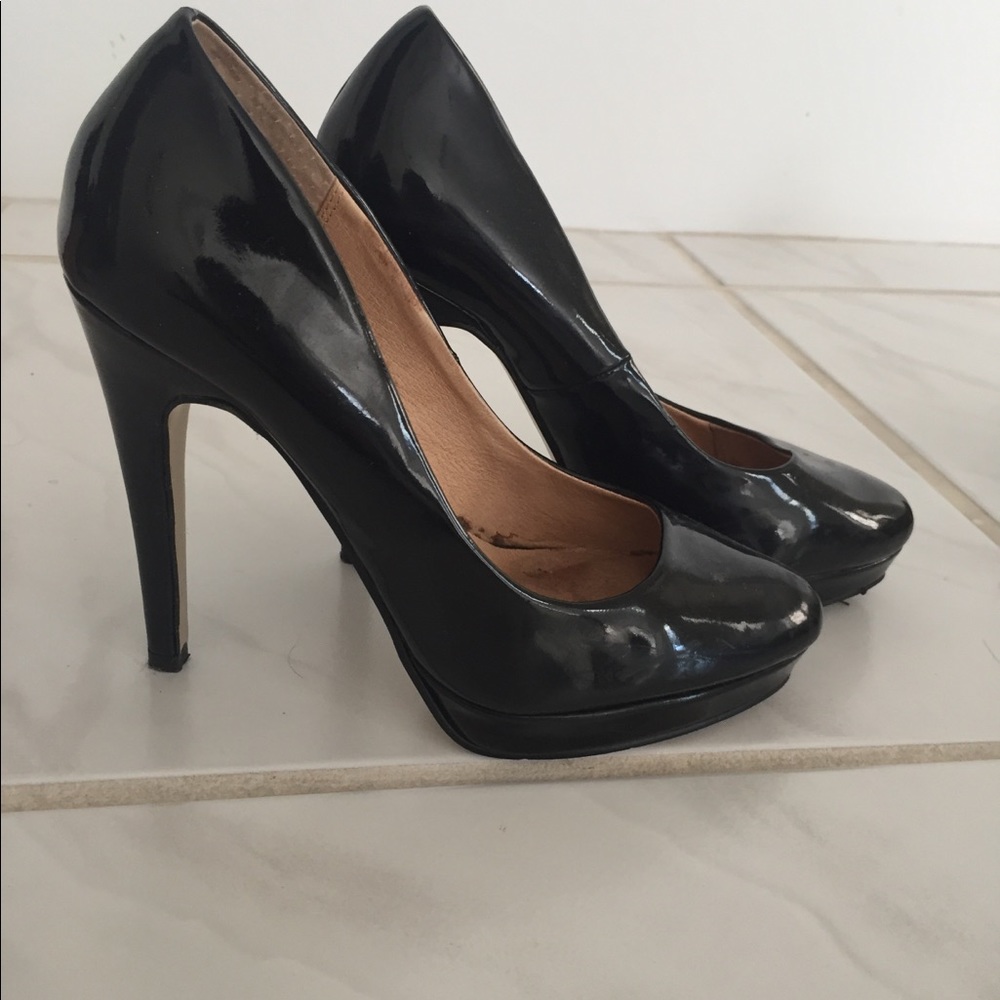Black Aldo pumps
